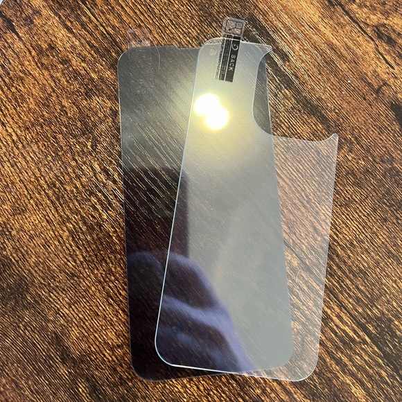 ☀️🆕 iPhone 13 Pro Screen Protector Kit - Picture 5 of 9
